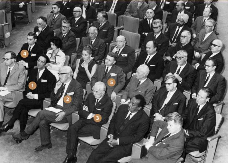 VIIthWorld Congress of the IPSA, Brussels, Belgium, 18-23 September 1967 The participants include: 1- Georges Lavau 2- Daniel Norman Chester 3- Jacques Chapsal 4- Serge Hurtig 5- André Philippart