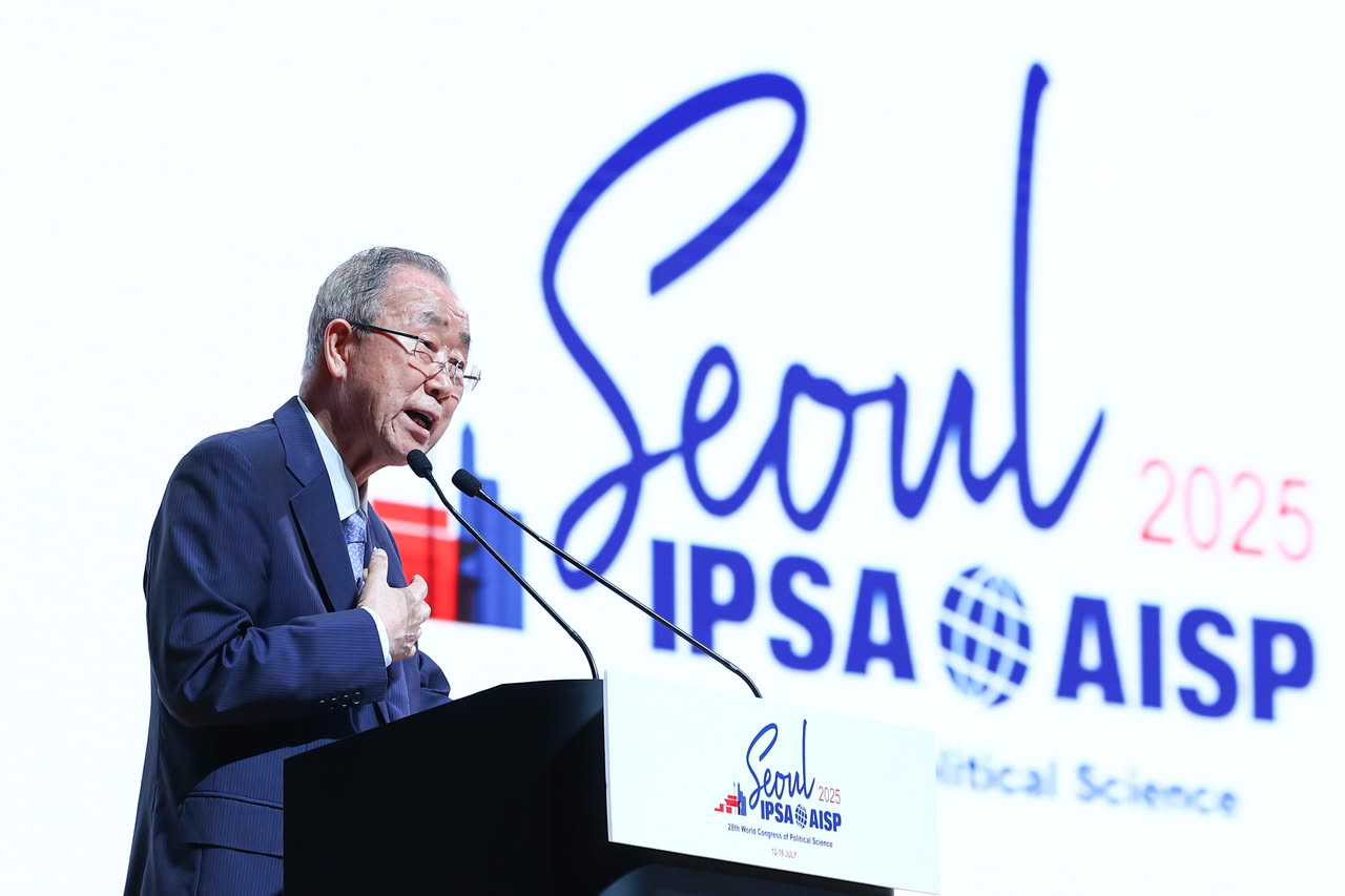 Former UN Secretary-General Ban Ki-moon delivers his plenary address.
