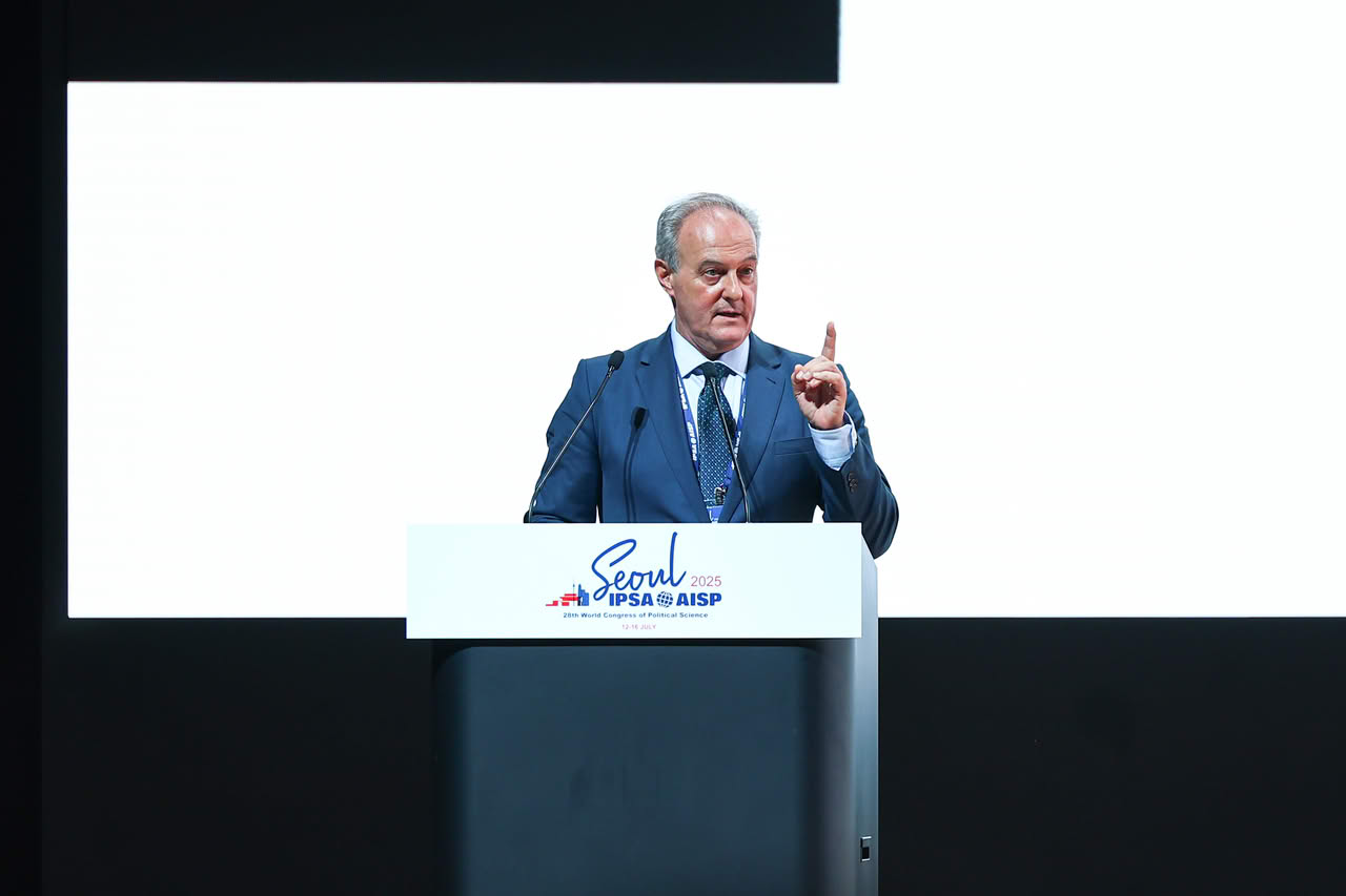 IPSA President Pablo Oñate delivers the opening address at the World Congress.
