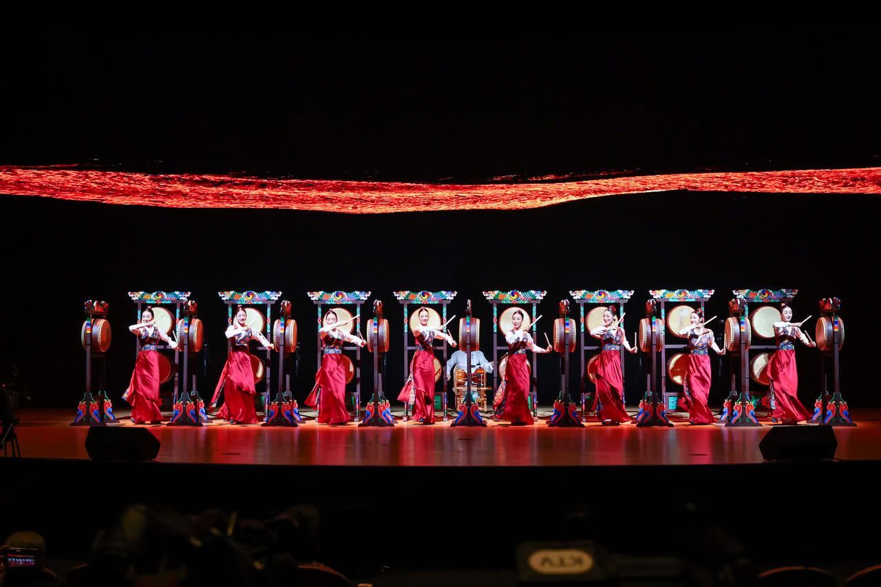The National Dance Company of Korea.
