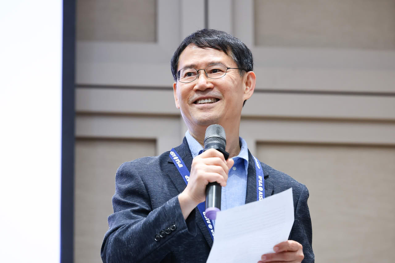 Karl Deutsch Award Recipient Hyeong-ki Kwon

