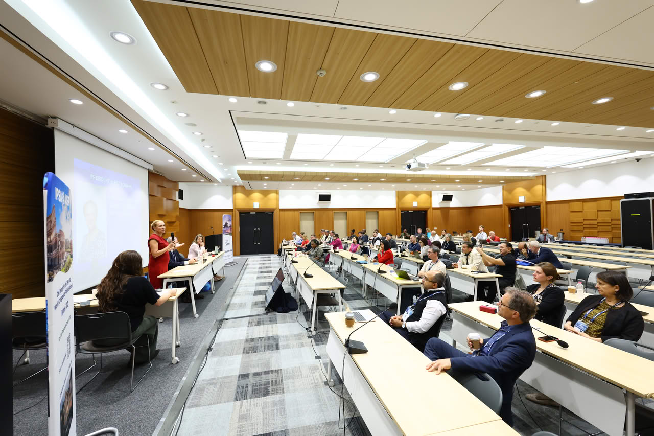 IPSA President-Elect Hasret Dikici Bilgin addresses the IPSA Council.
