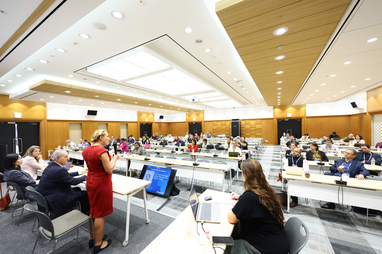 IPSA President-Elect Hasret Dikici Bilgin addresses the IPSA Council.
