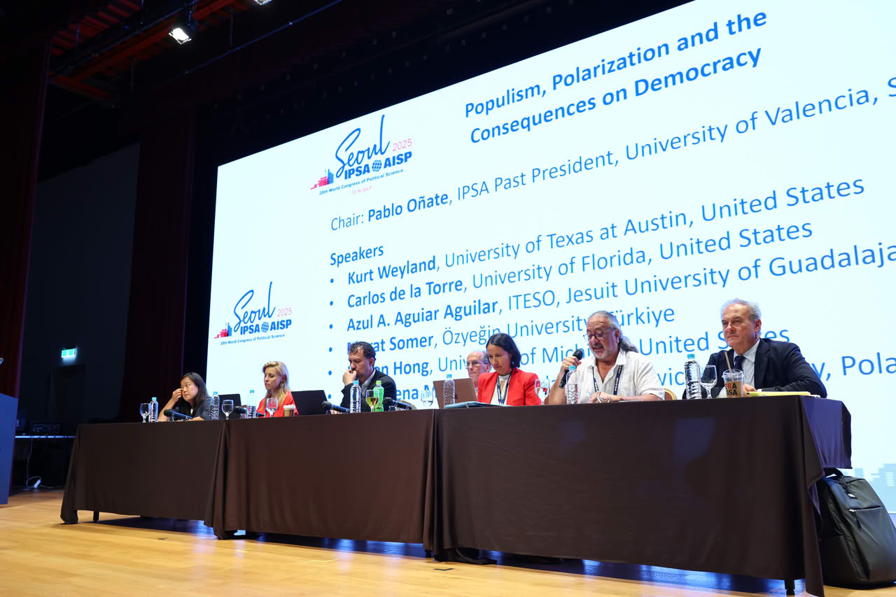 Photo (left to right): Ji Yeon Hong, Magdalena Musiał-Karg, Murat Somer, Kurt Weyland, Carlos de la Torre, and Pablo Oñate.
