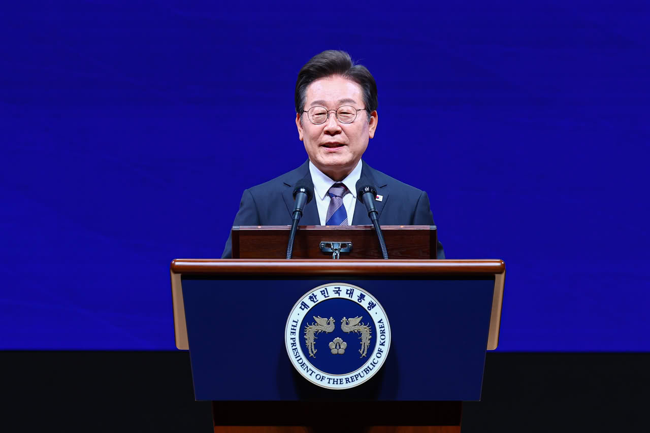 President of the Republic of Korea, Lee Jae Myung, addresses the delegates of the IPSA World Congress.
