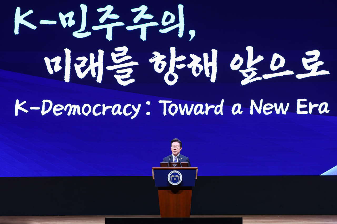 President of the Republic of Korea, Lee Jae Myung, addresses the delegates of the IPSA World Congress.
