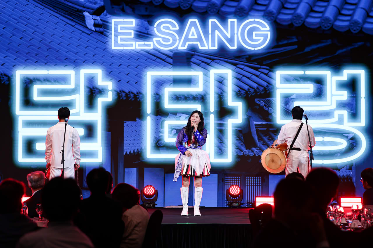 The Closing Ceremony concluded with a vibrant music performance by Gugak-Isang, a group of young traditional Korean musicians.
